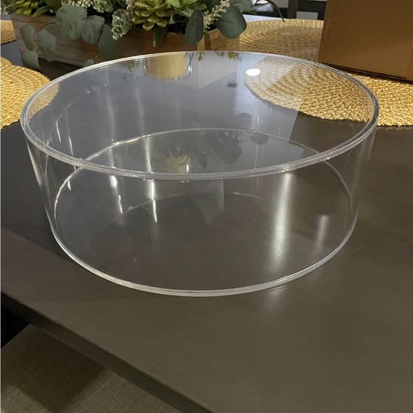 One (1) ROUND Cake stand - Fillable Acrylic cake stand - Picture 3 of 7